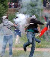 bush italy protest.jpg
