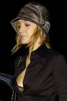 ashlee_simpson_bra_6.jpg