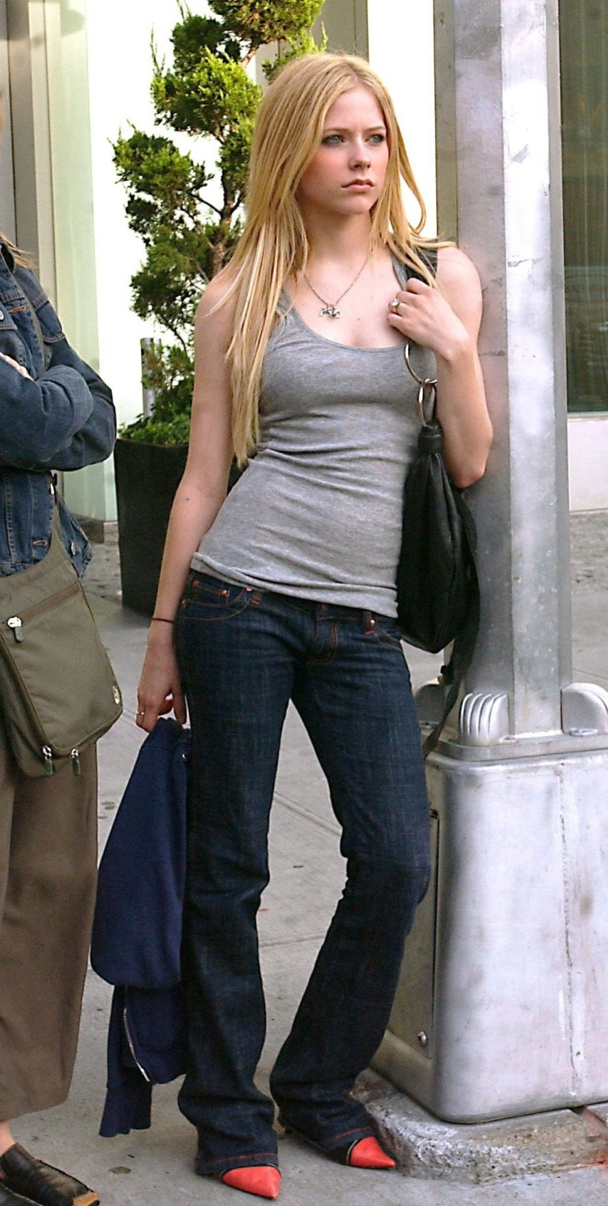 avril-lavigne-grey-1.jpg