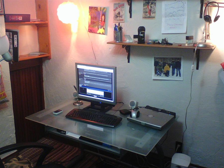 desk1.jpg