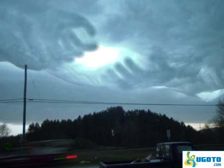 goatse_cloud_small.jpg